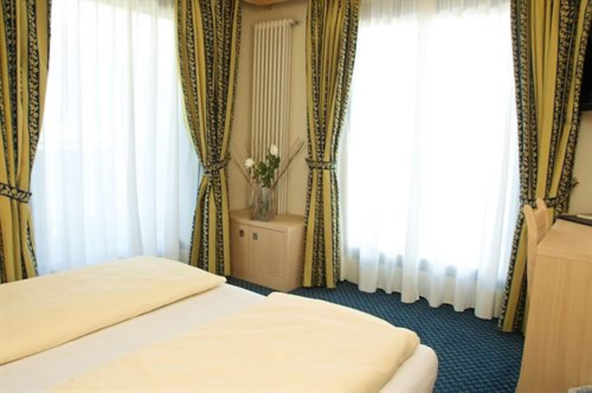 Alexander Charme Hotel 리비뇨 외부 사진
