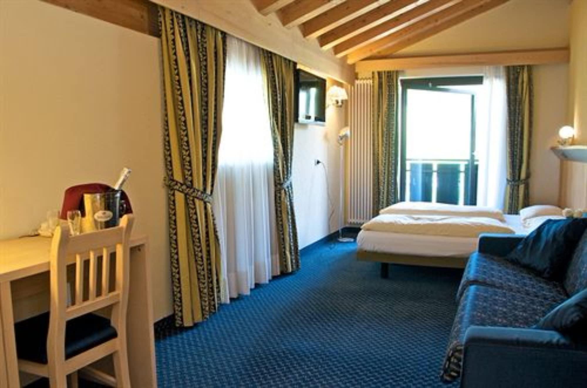 Alexander Charme Hotel 리비뇨 외부 사진