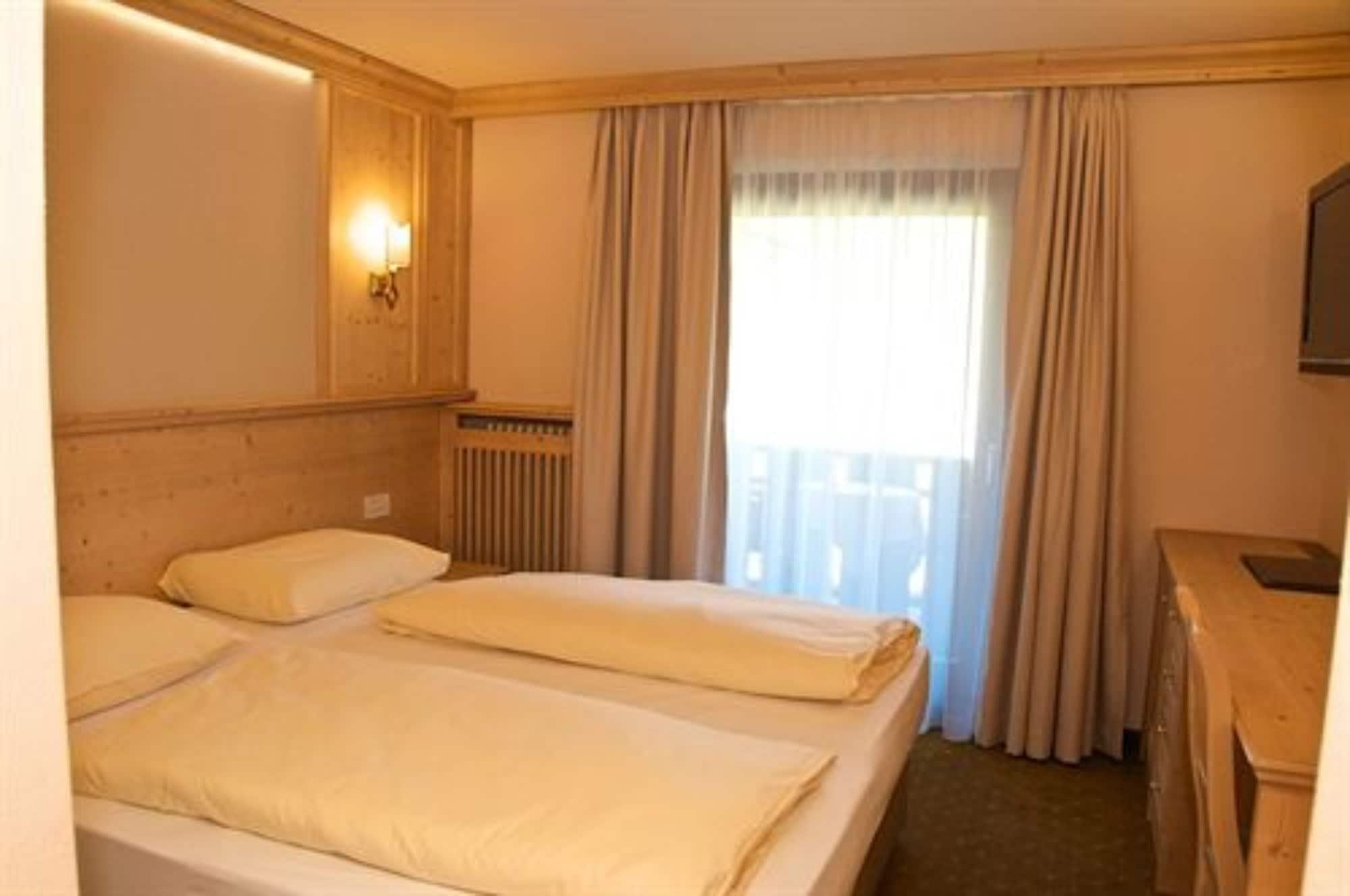 Alexander Charme Hotel 리비뇨 외부 사진